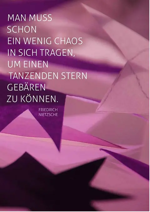 Weihnachtskarte 2013 mit Papiersternen und einem Nietzsche-Zitat über das Chaos in sich
